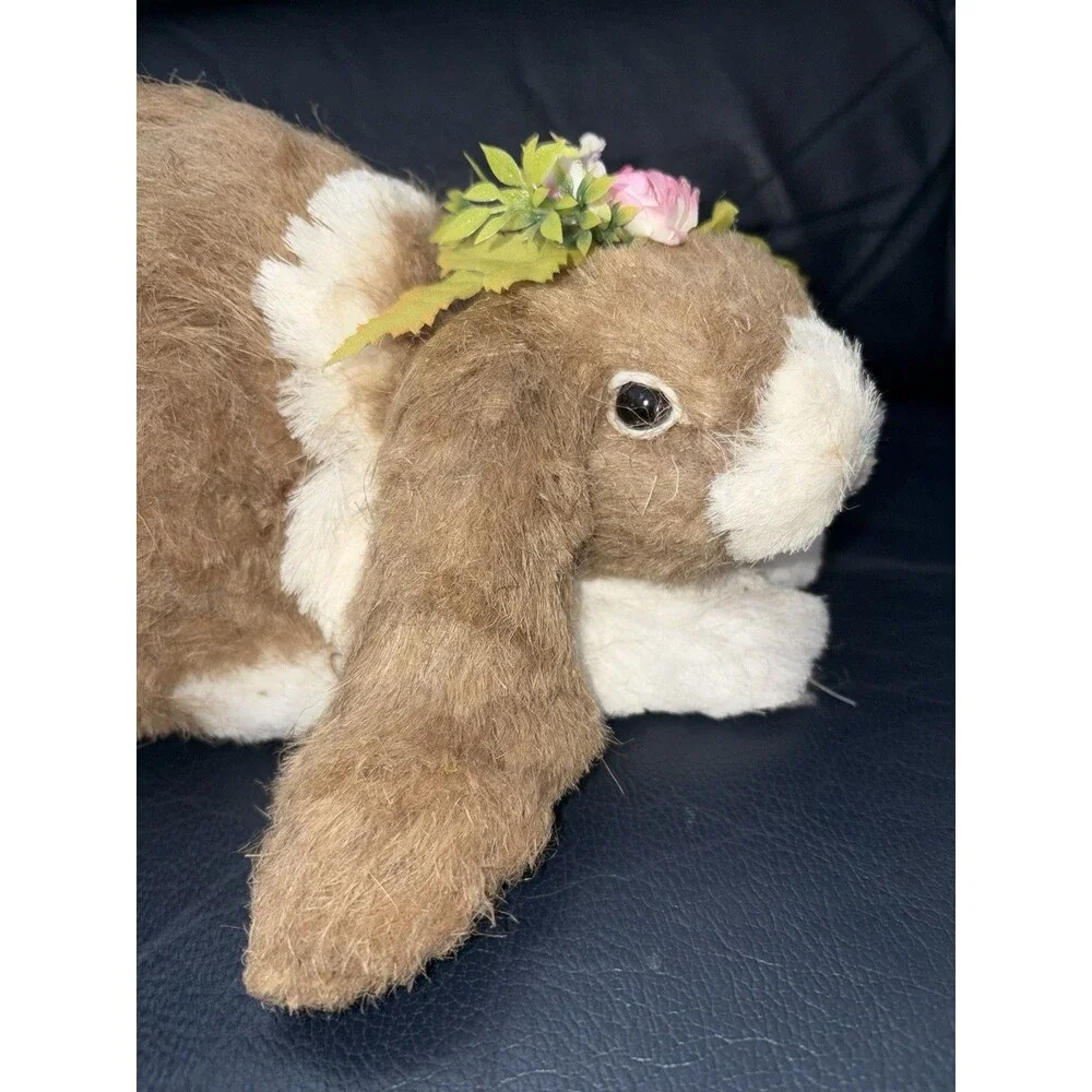 Pier 1 Sisal Straw Girl Bunny Rabbit Flowers Easter Tan & White Laying Decor